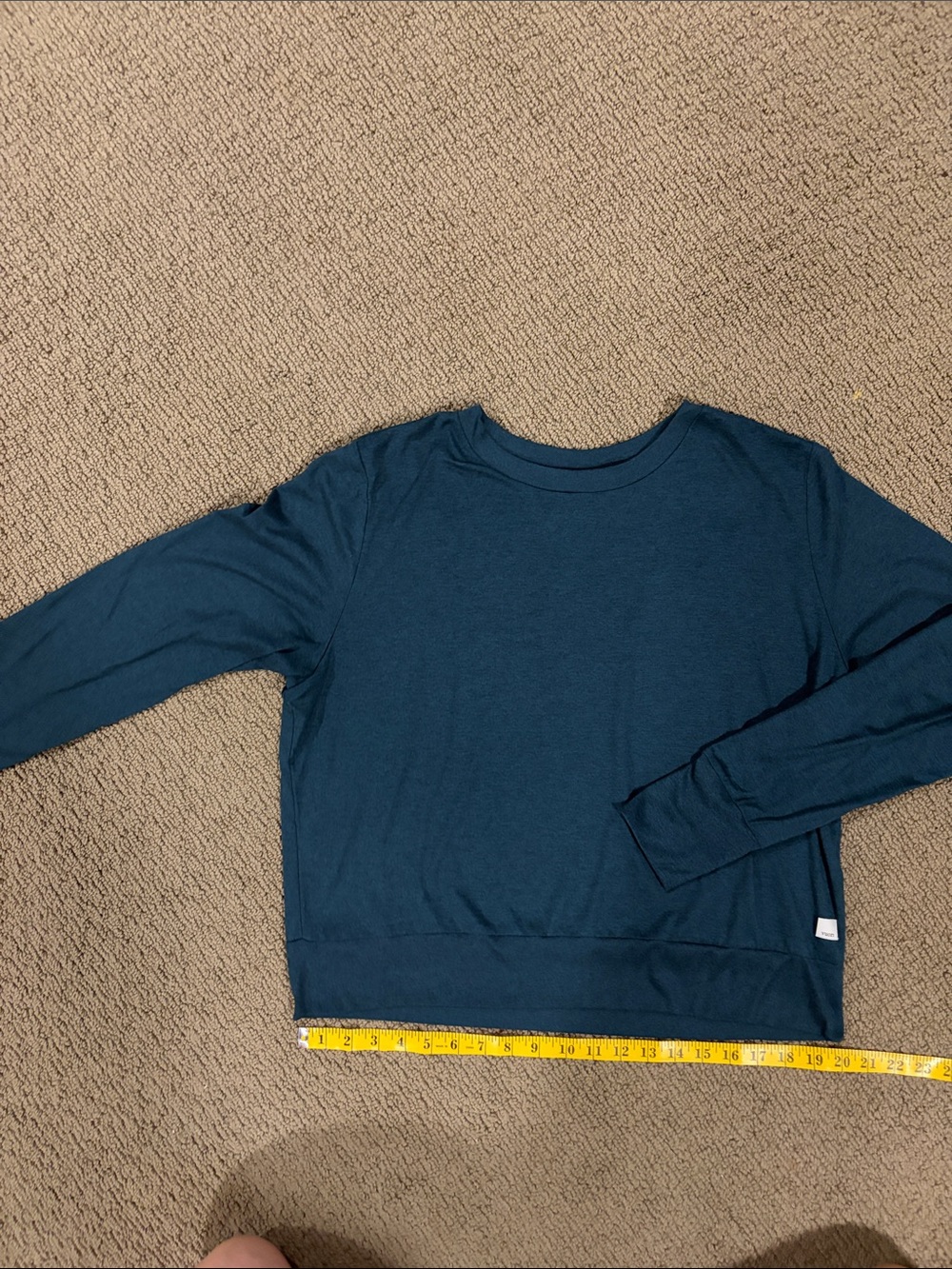 Vuori women’s Long Sleeve Crew Crop Top - Teal Blue Size XL